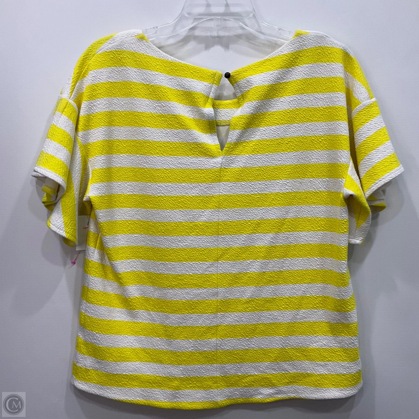 Top Short Sleeve By Clothes Mentor In Yellow, Size: M