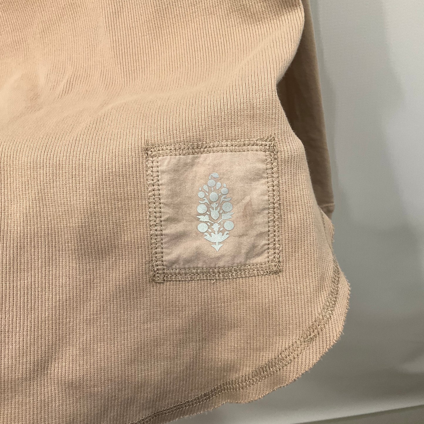Top Long Sleeve By Free People In Beige, Size: S