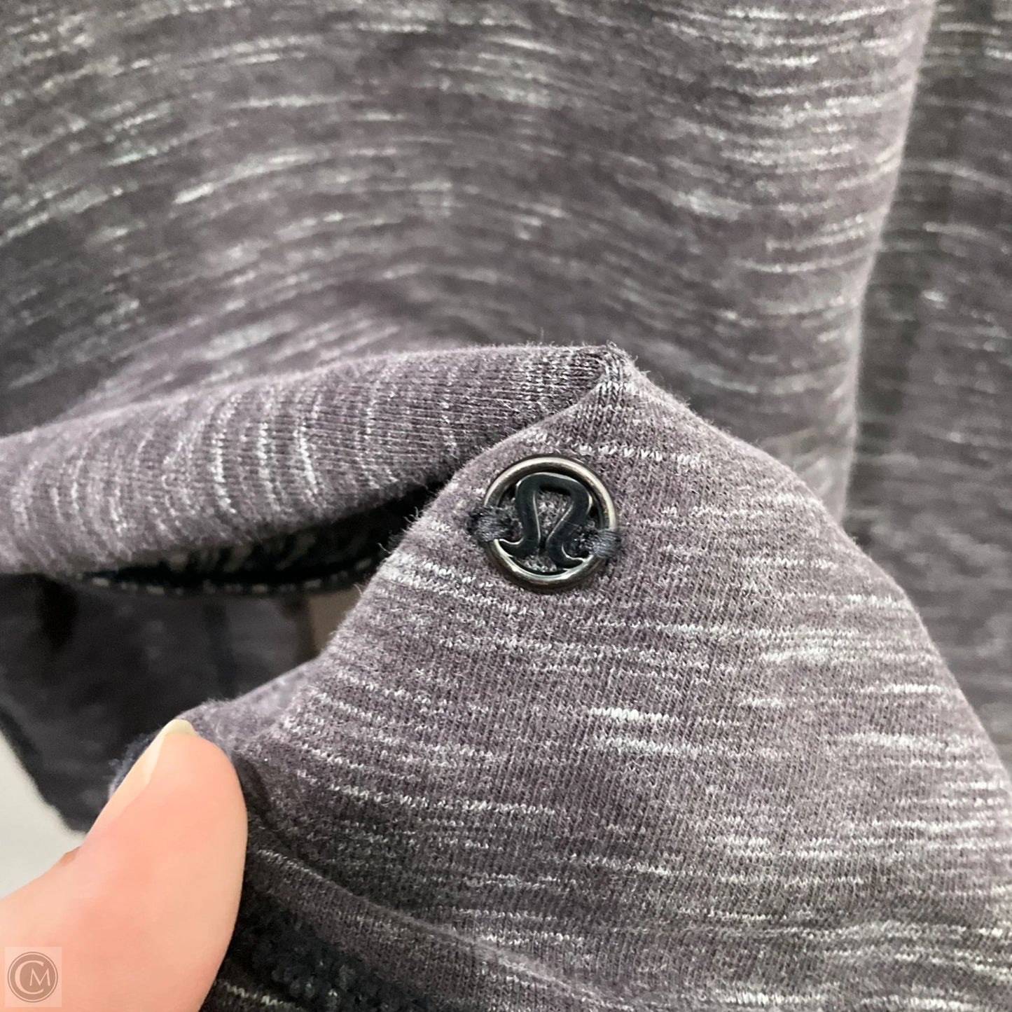 Athletic Top Long Sleeve Crewneck By Lululemon In Grey, Size: 8