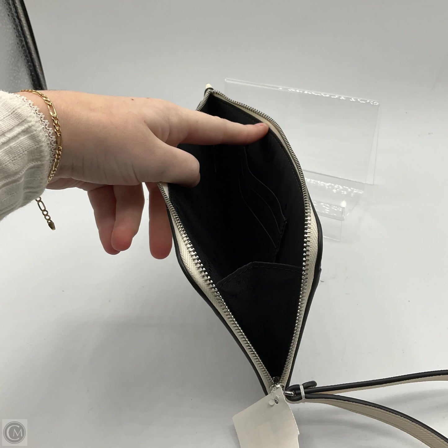 Wristlet Designer By Kate Spade, Size: Medium