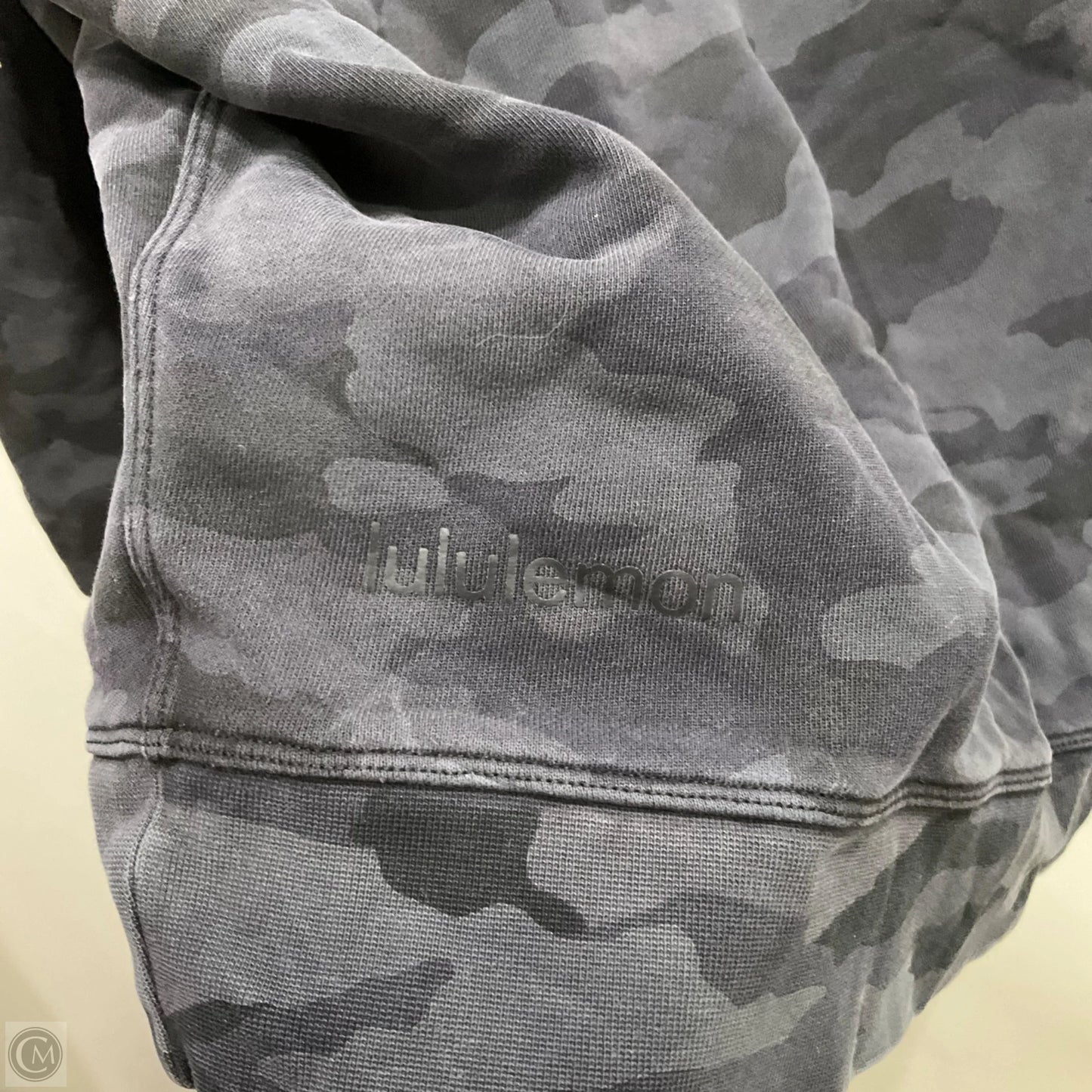 Sweatshirt Crewneck By Lululemon In Camouflage Print, Size: 10