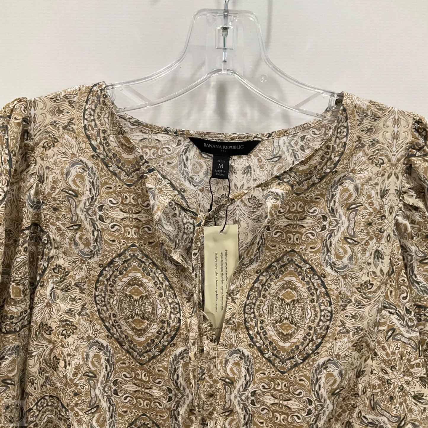 Top Long Sleeve By Banana Republic In Geometric Pattern, Size: M