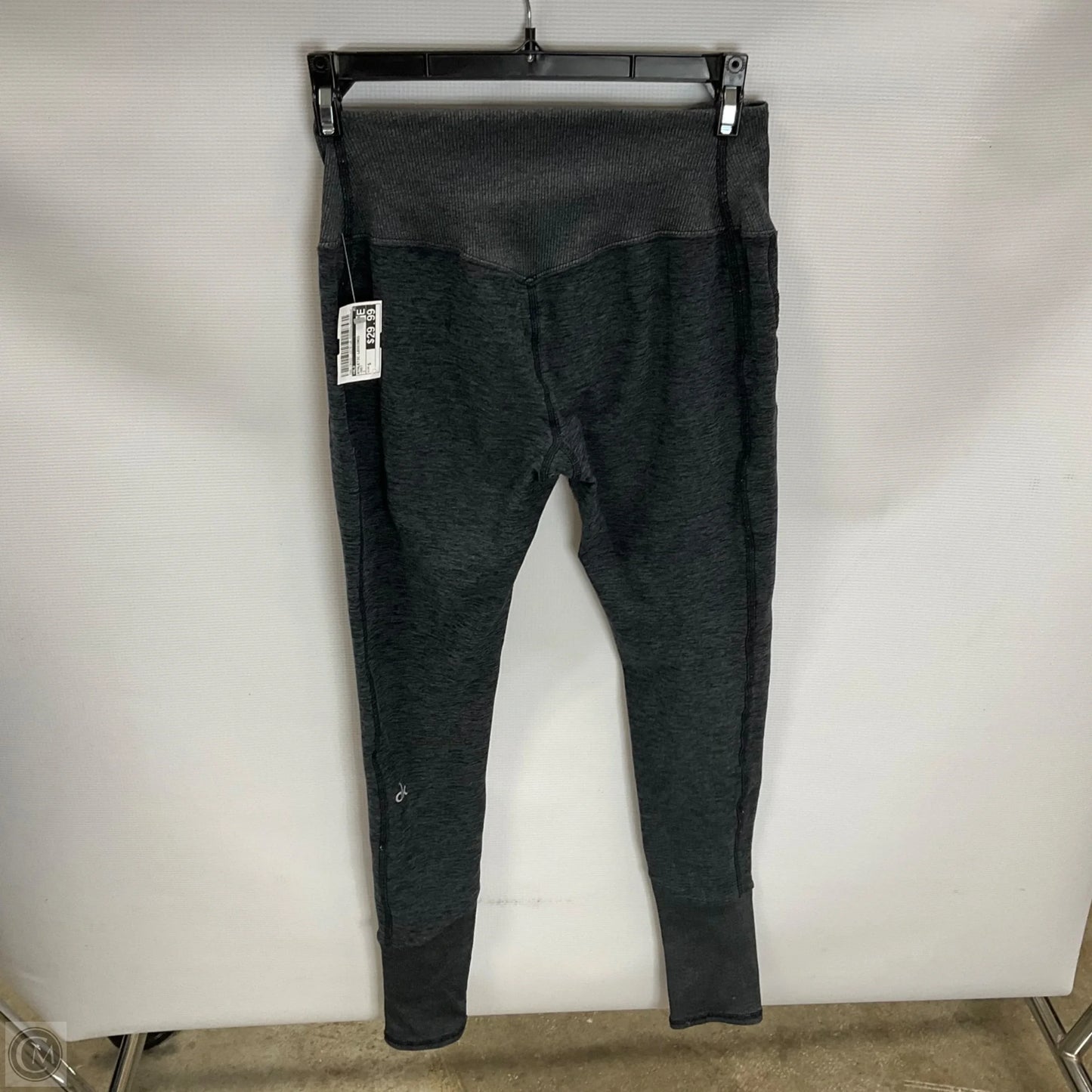 Athletic Leggings By Alo In Grey, Size: S