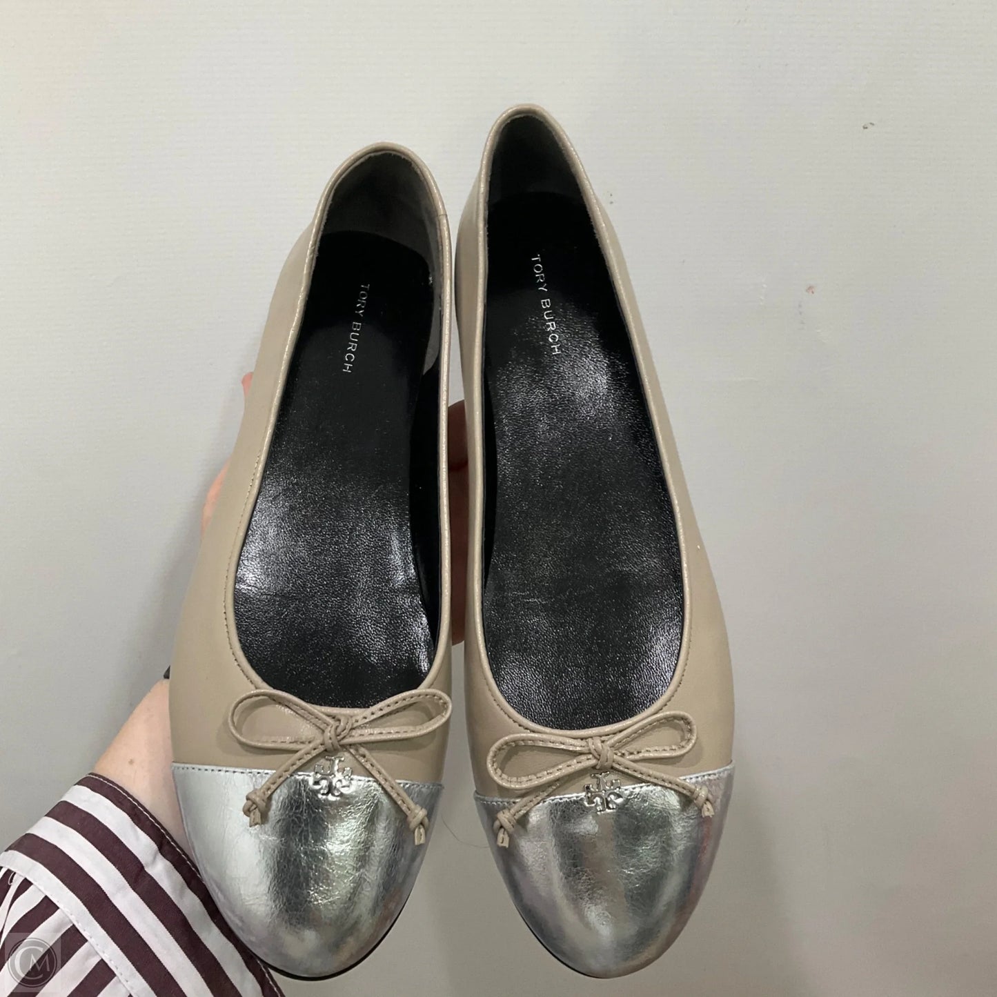 Shoes Designer By Tory Burch In Grey & Silver, Size: 9
