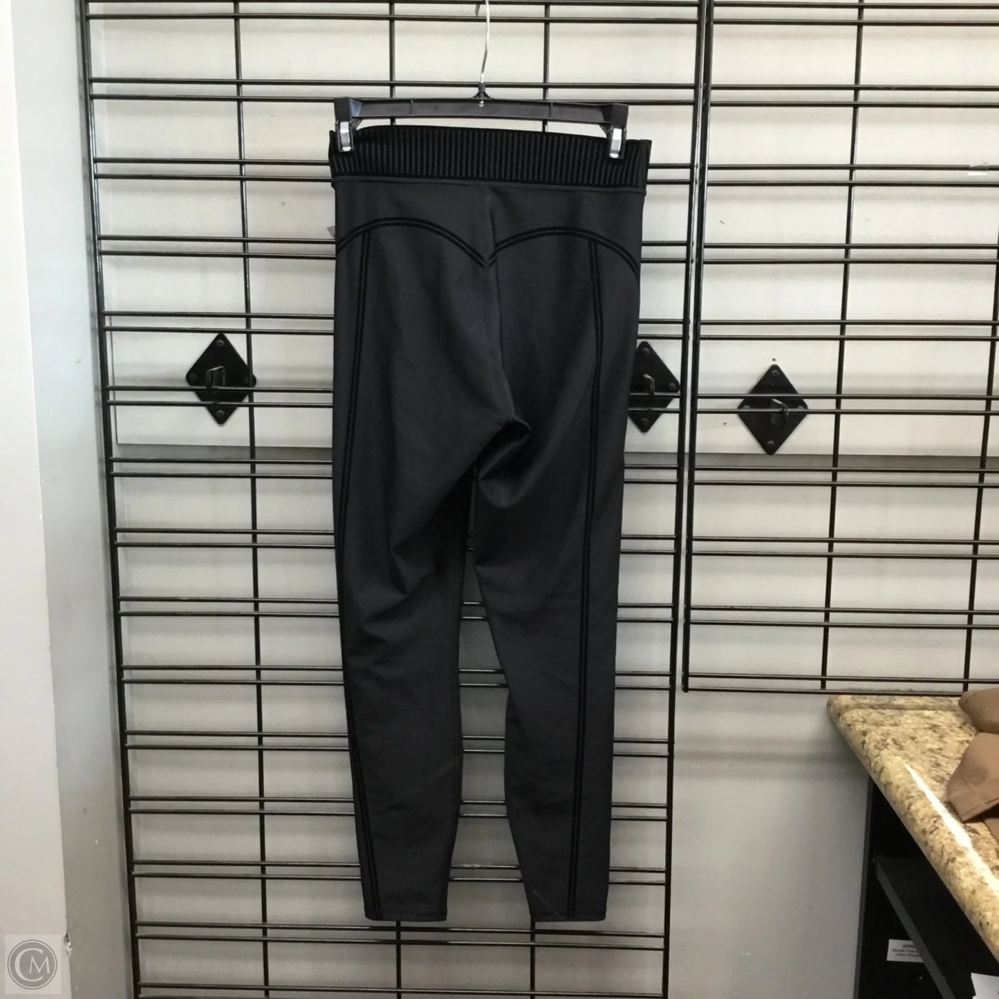 Athletic Leggings By Alo In Black, Size: S
