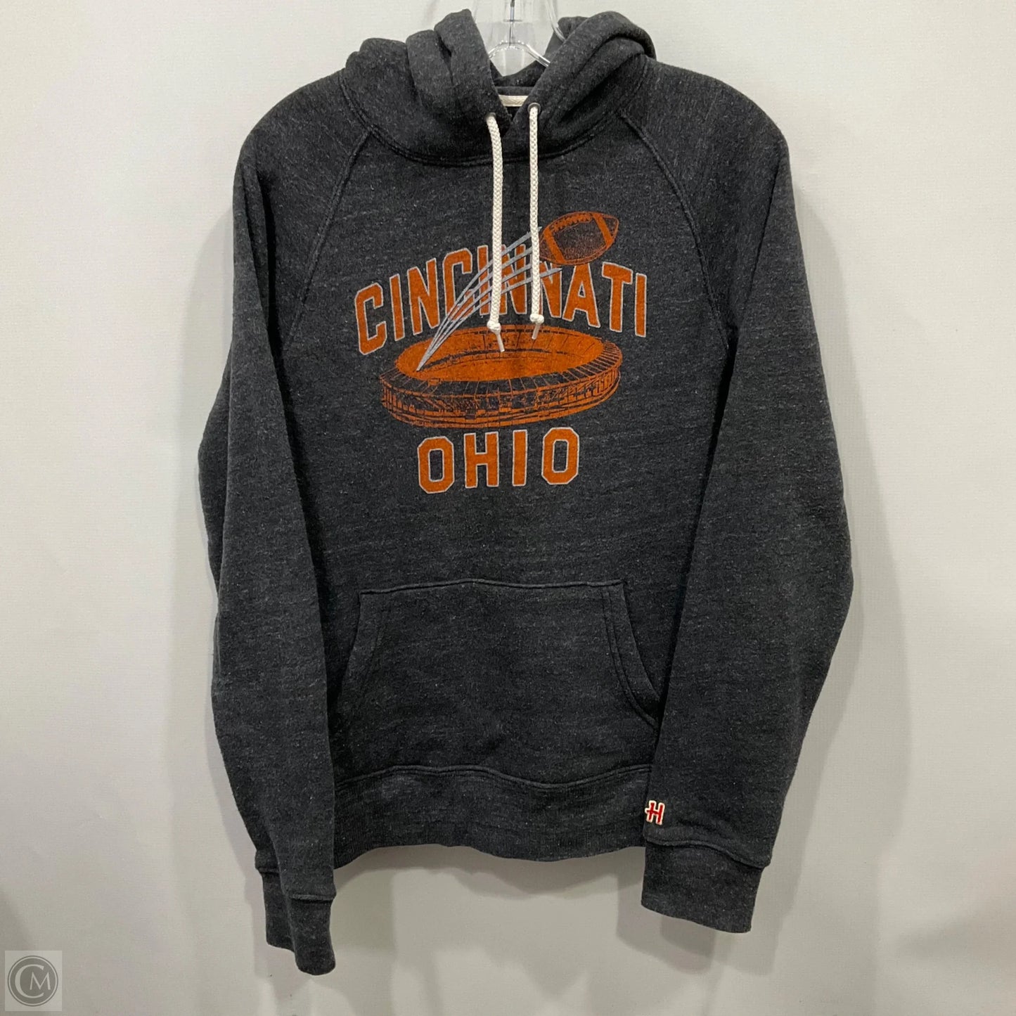 Sweatshirt Hoodie By Clothes Mentor In Grey, Size: M