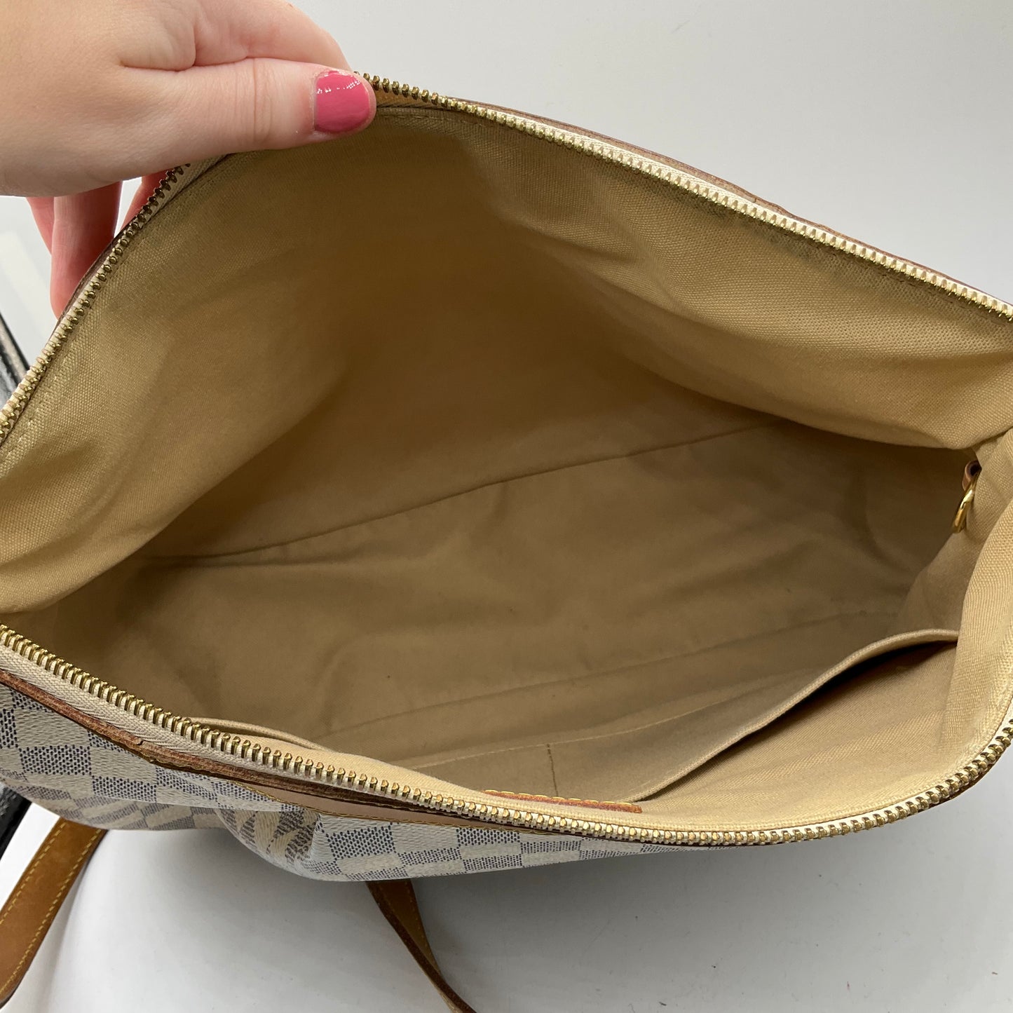 Crossbody Luxury Designer By Louis Vuitton, Size: Large