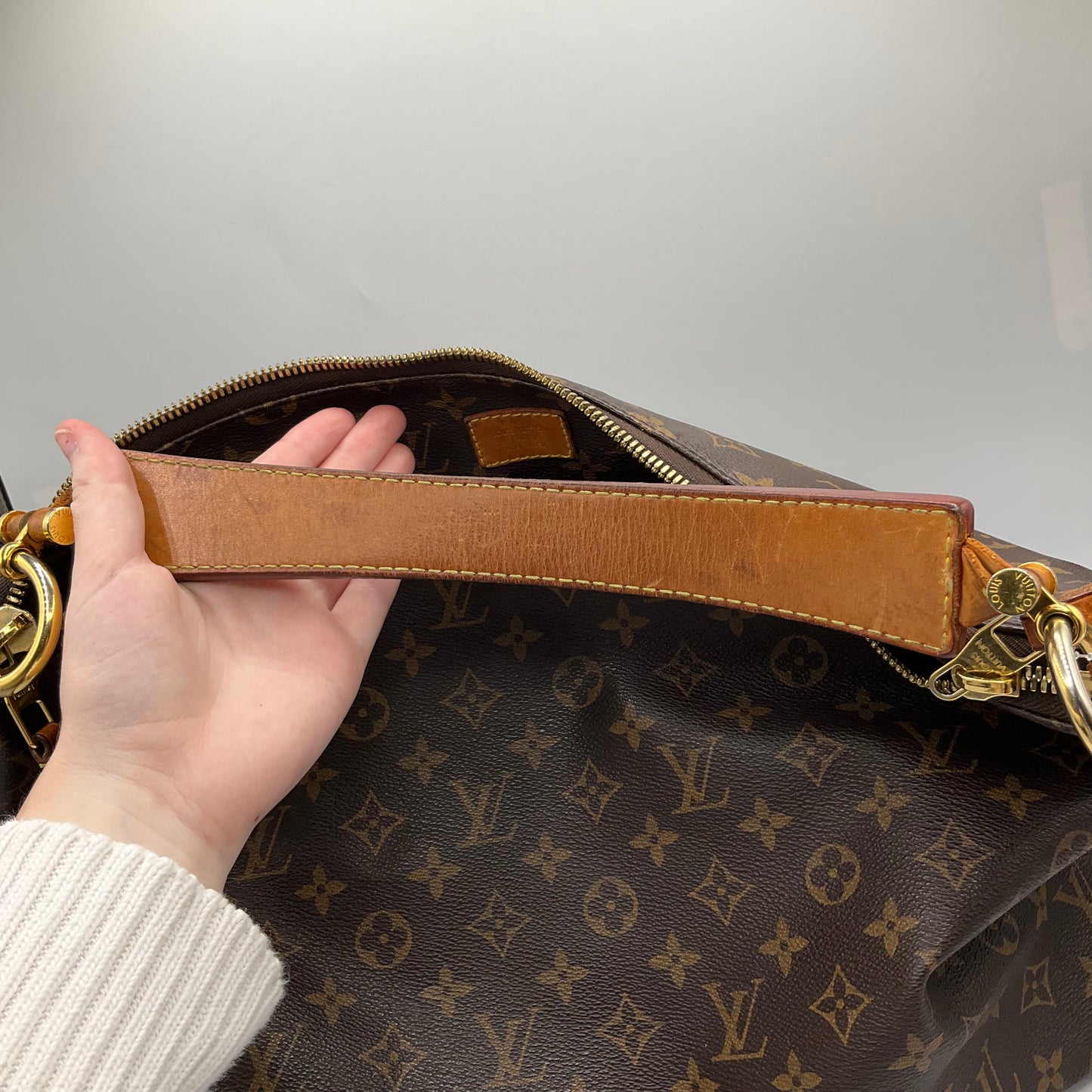 Handbag Luxury Designer By Louis Vuitton, Size: Large