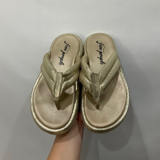 Gold Sandals Flats Free People, Size 8.5