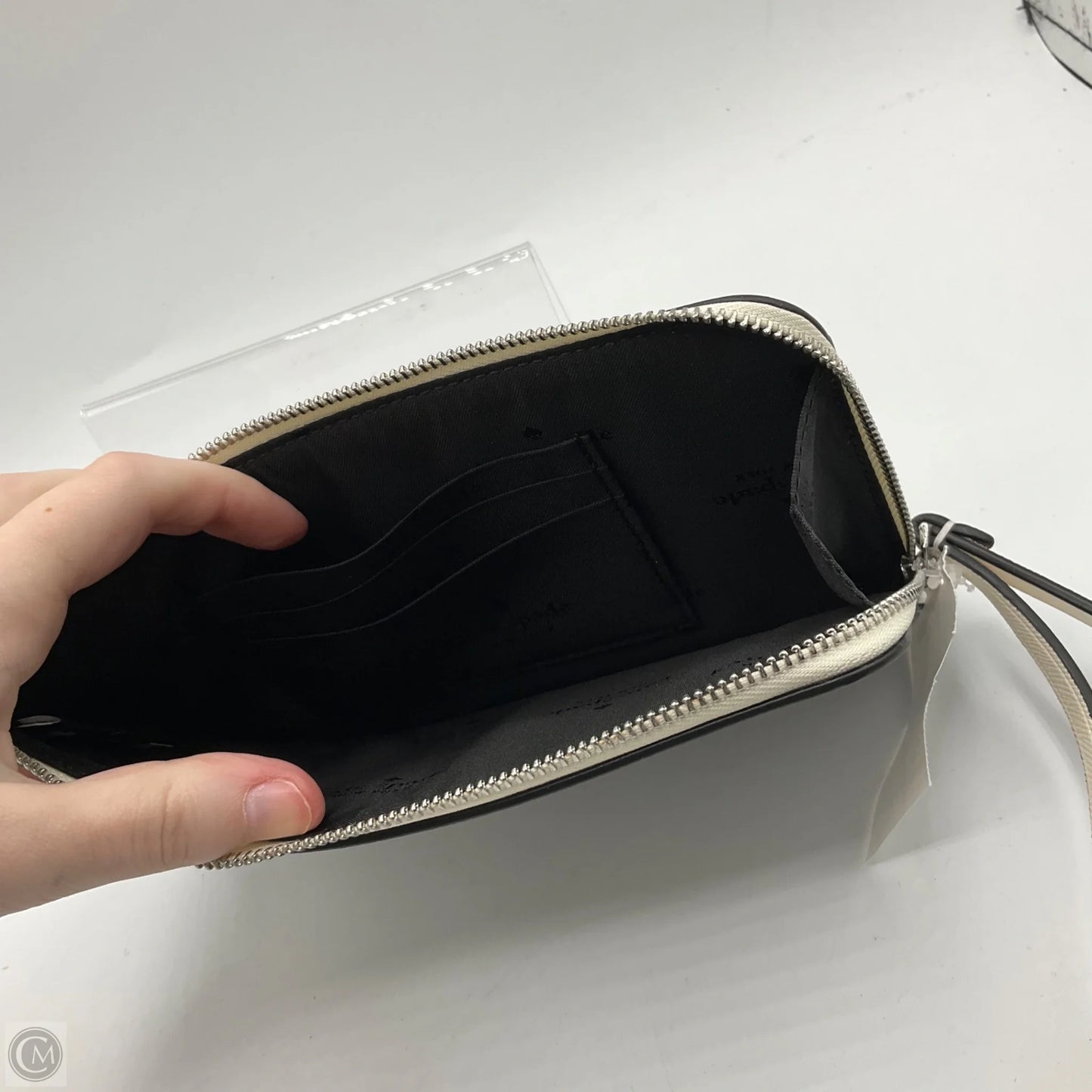 Wristlet Designer By Kate Spade, Size: Medium