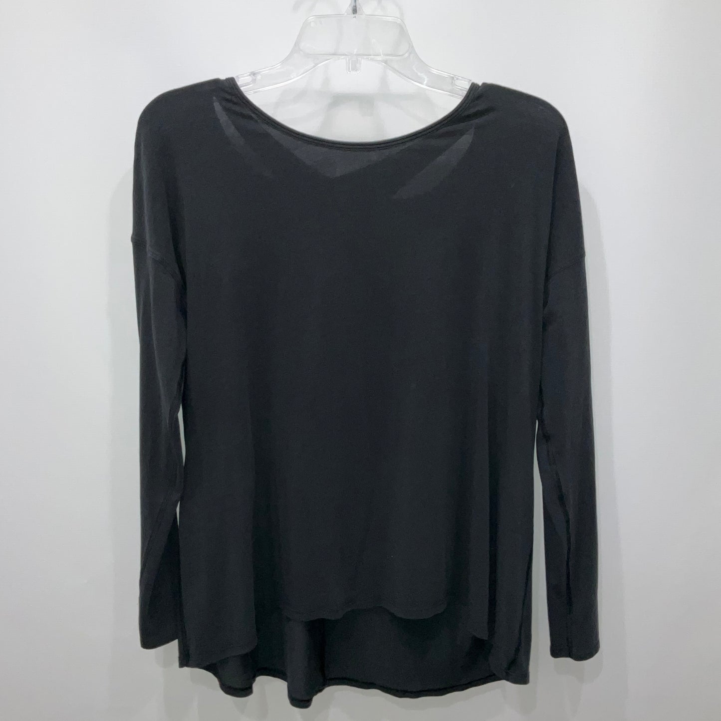 Athletic Top Long Sleeve Crewneck By Lululemon In Black, Size: 6