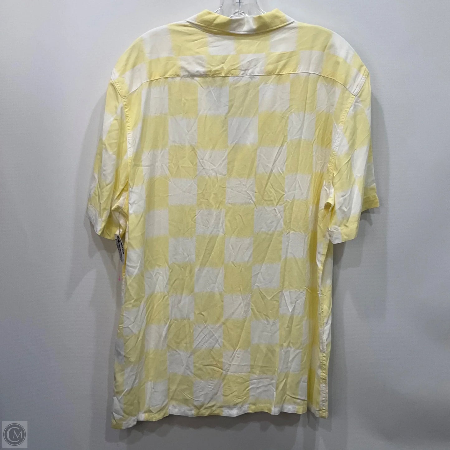 Top Short Sleeve By Levis In Yellow, Size: M