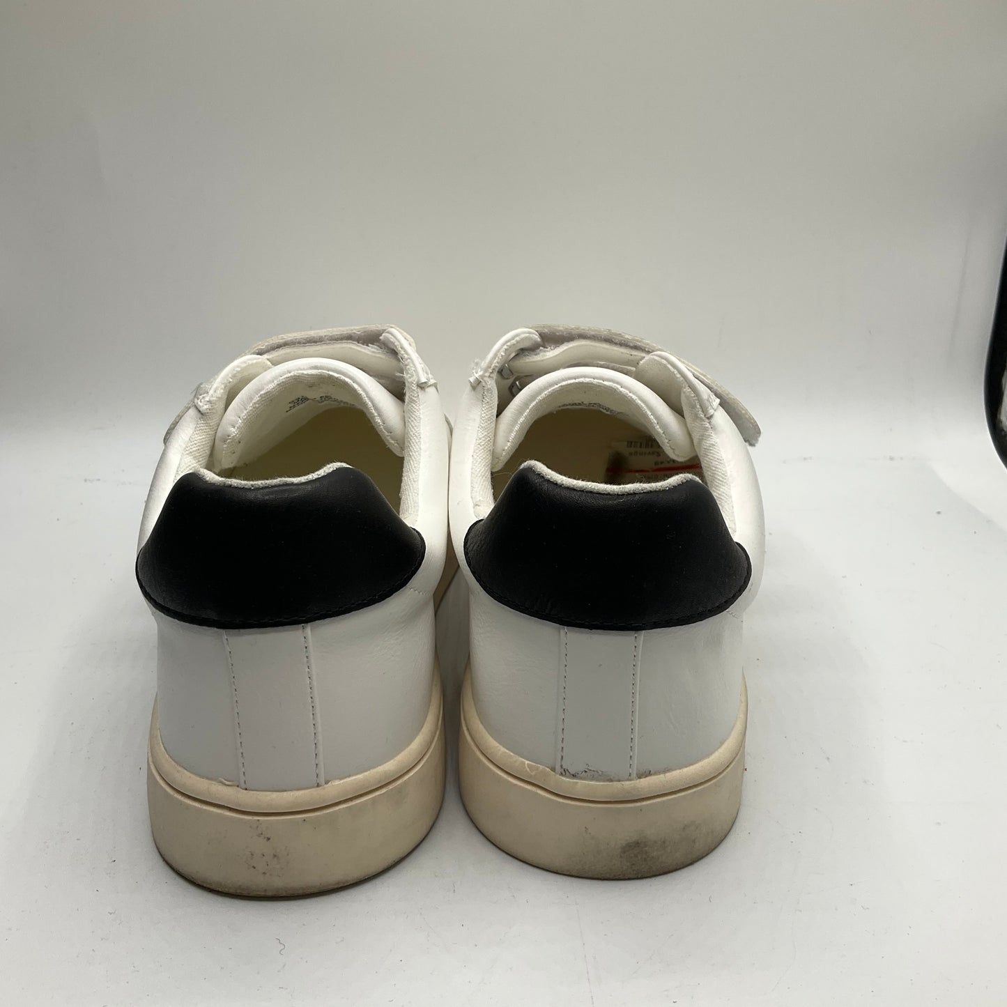 Shoes Sneakers By Mia In White, Size: 7.5