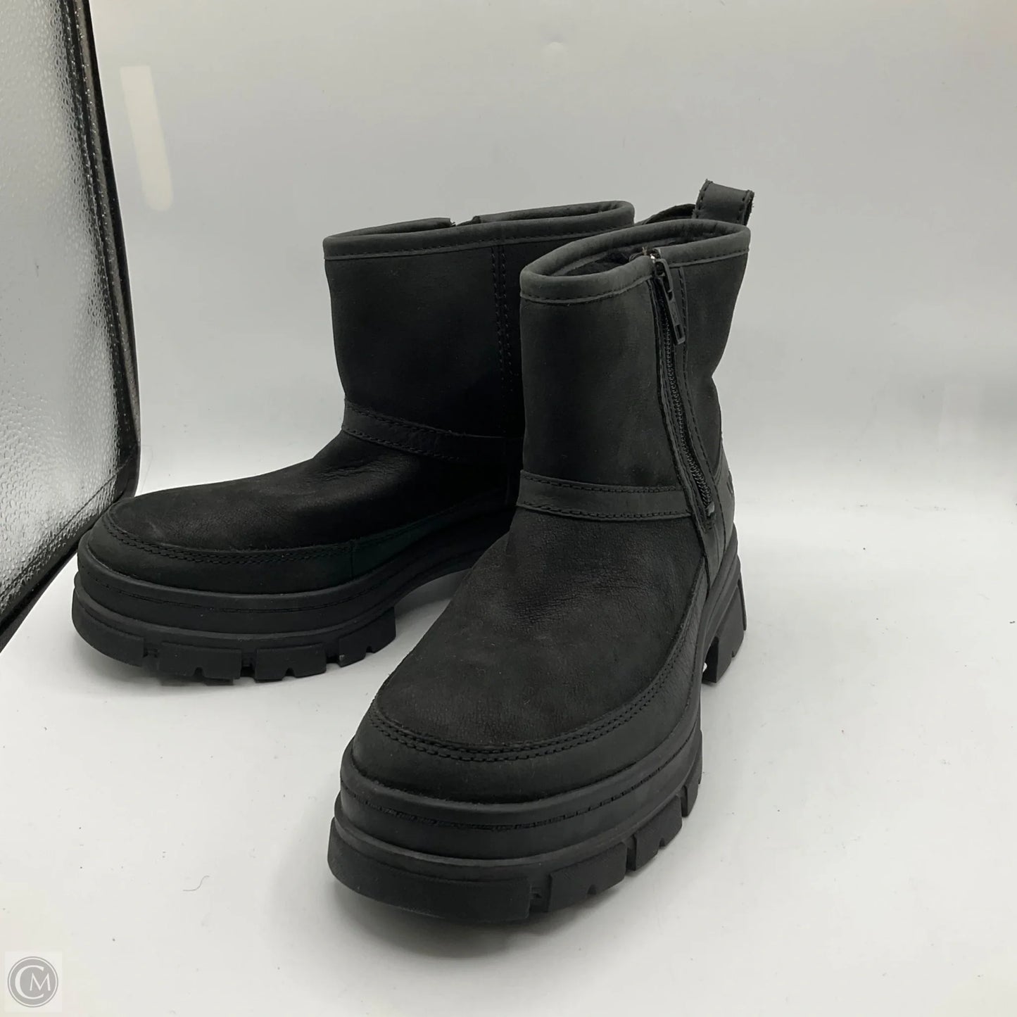 Boots Designer By Ugg In Black, Size: 6