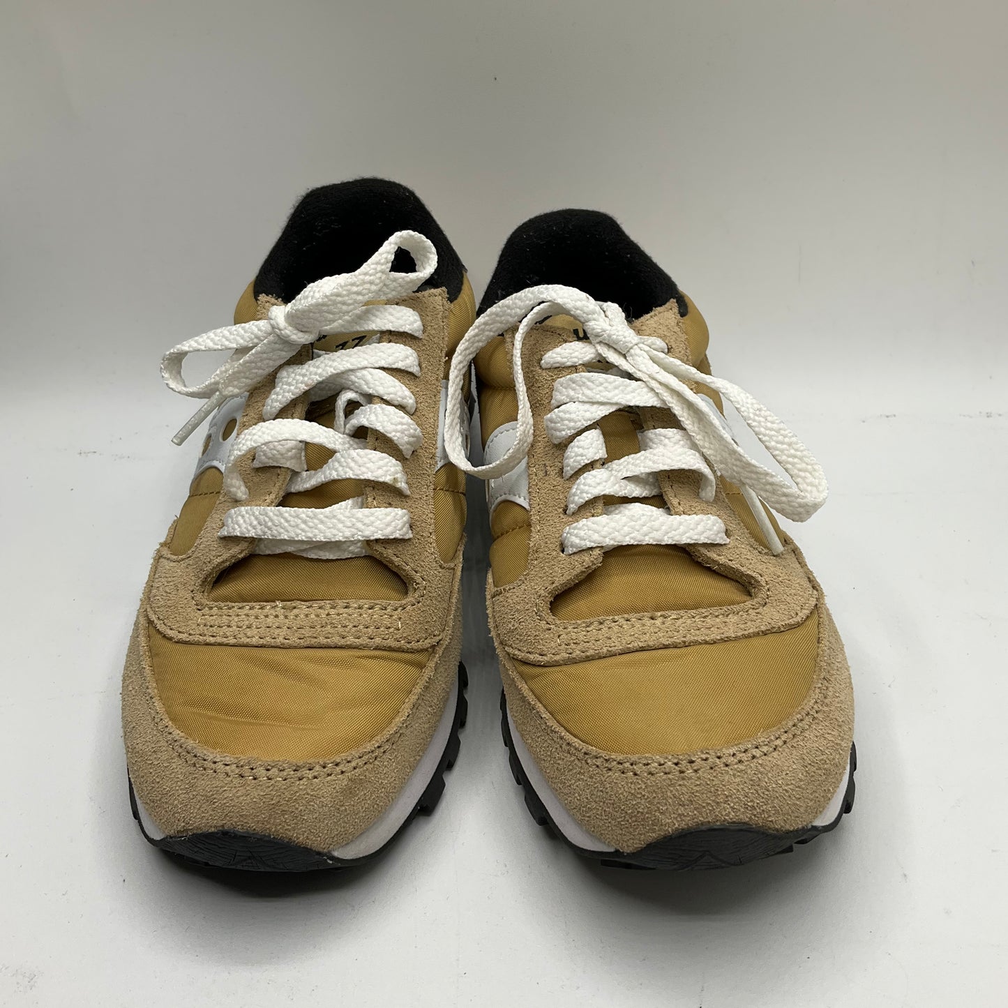 Shoes Sneakers By Saucony In Tan, Size: 5