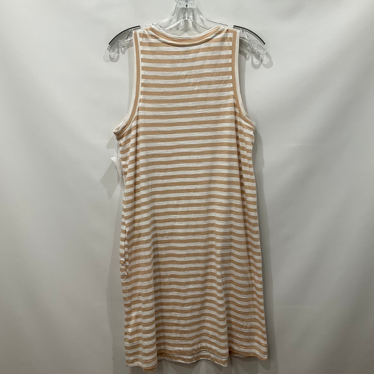 Tan & White Dress Casual Short Old Navy, Size M