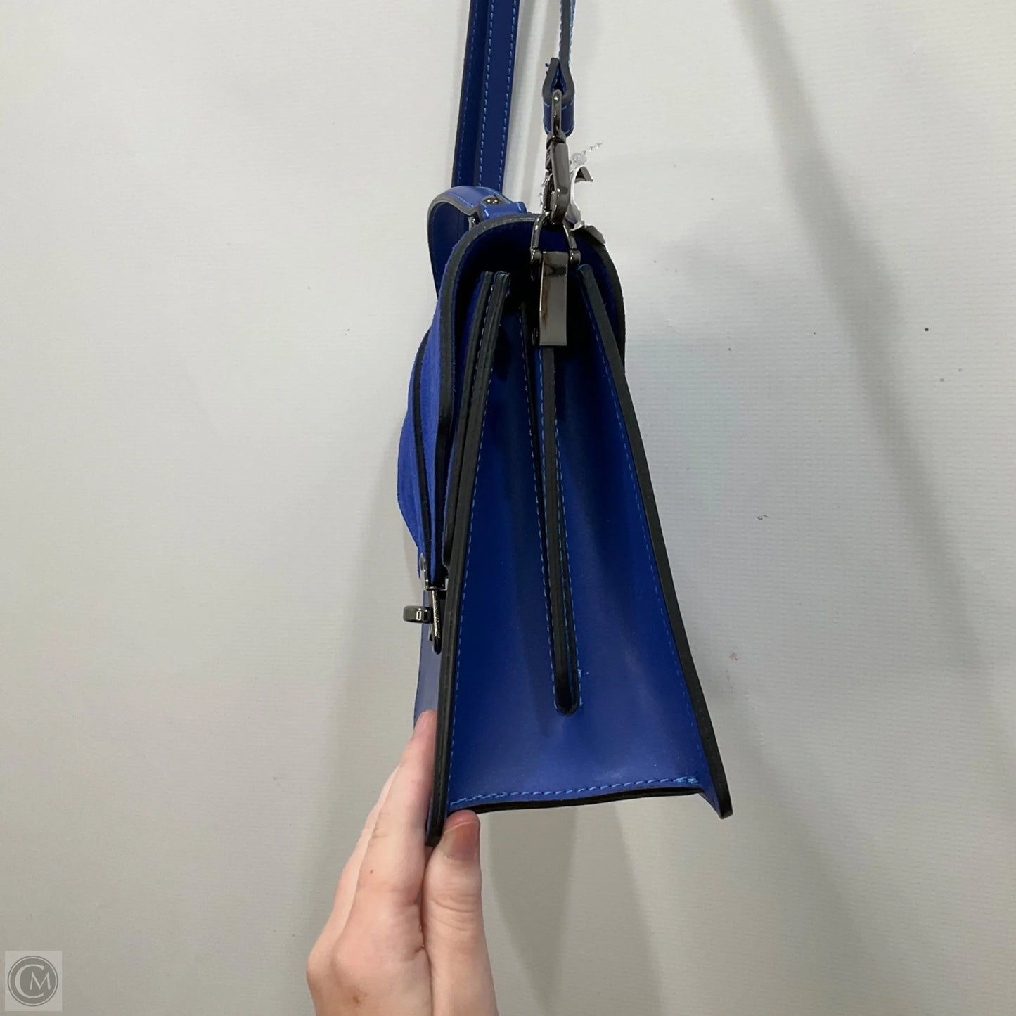 Crossbody By Clothes Mentor, Size: Medium