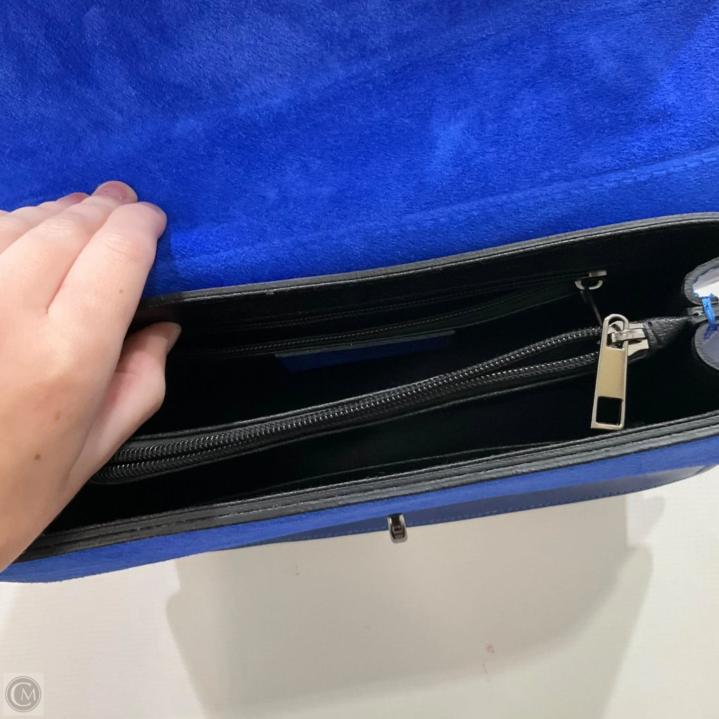 Crossbody By Clothes Mentor, Size: Medium