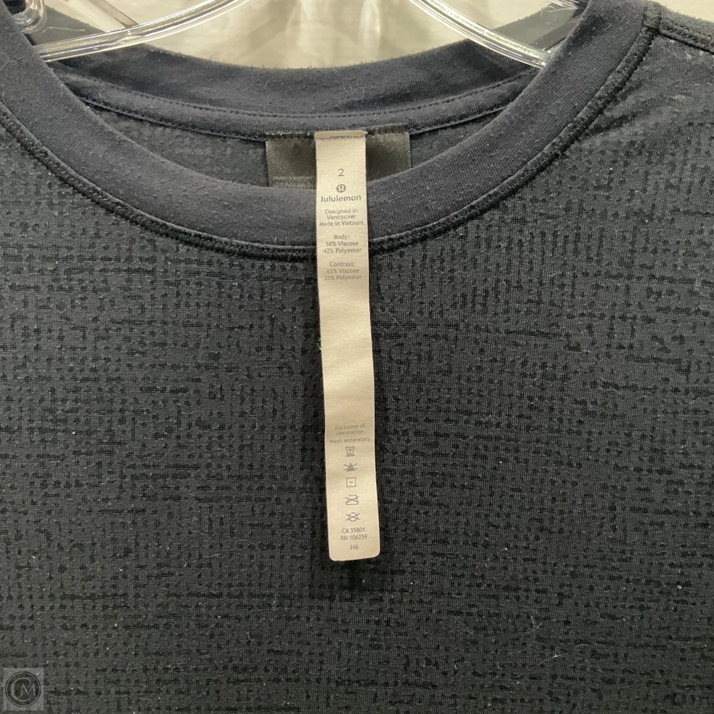 Athletic Top Short Sleeve By Lululemon In Black, Size: 2