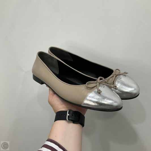 Shoes Designer By Tory Burch In Grey & Silver, Size: 9