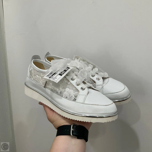 Shoes Sneakers By Cma In White, Size: 5
