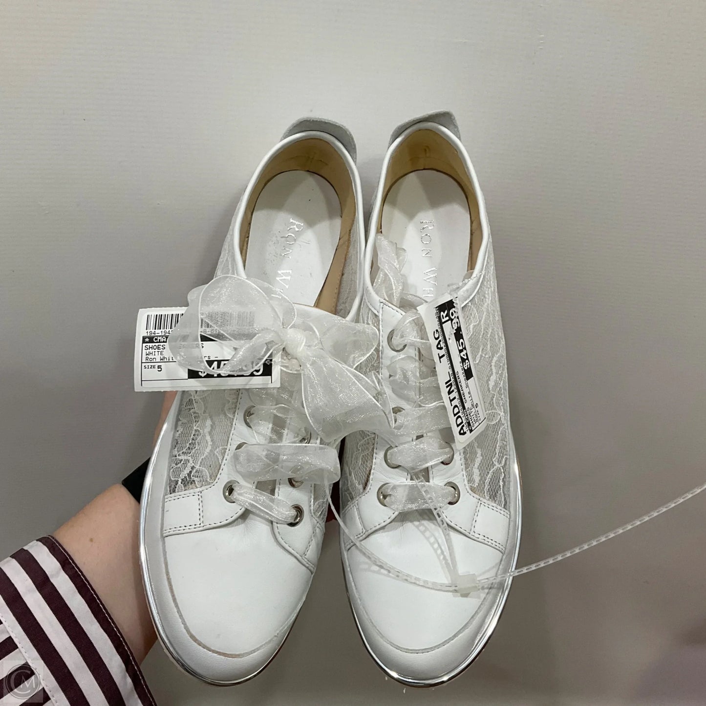 Shoes Sneakers By Cma In White, Size: 5