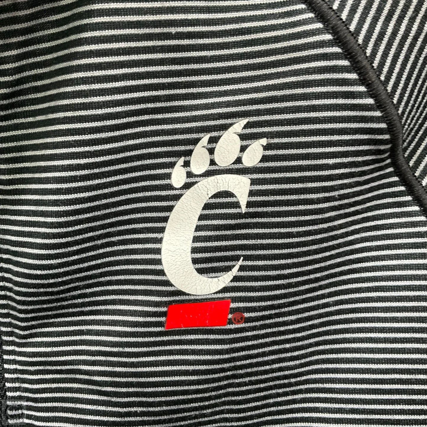 Top Long Sleeve By Under Armour In Striped Pattern, Size: S