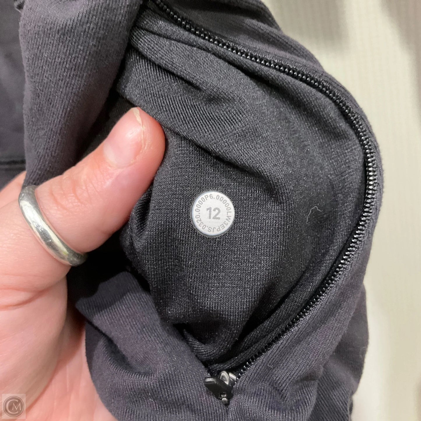 Top Long Sleeve By Lululemon In Black, Size: 10
