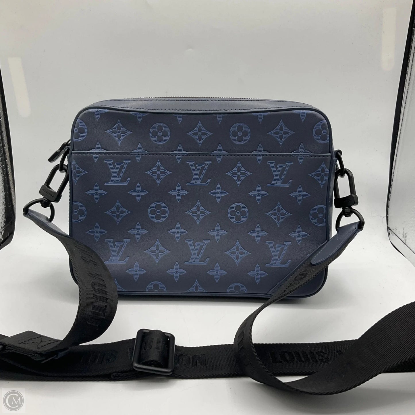 Crossbody Luxury Designer By Louis Vuitton, Size: Medium