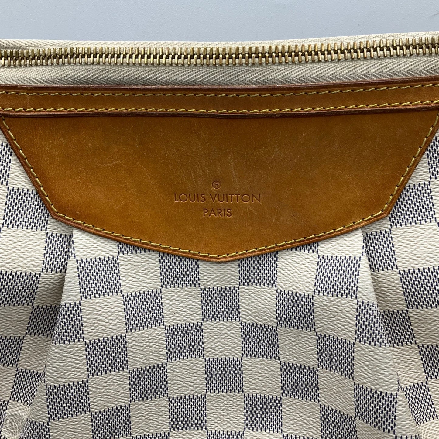 Crossbody Luxury Designer By Louis Vuitton, Size: Large