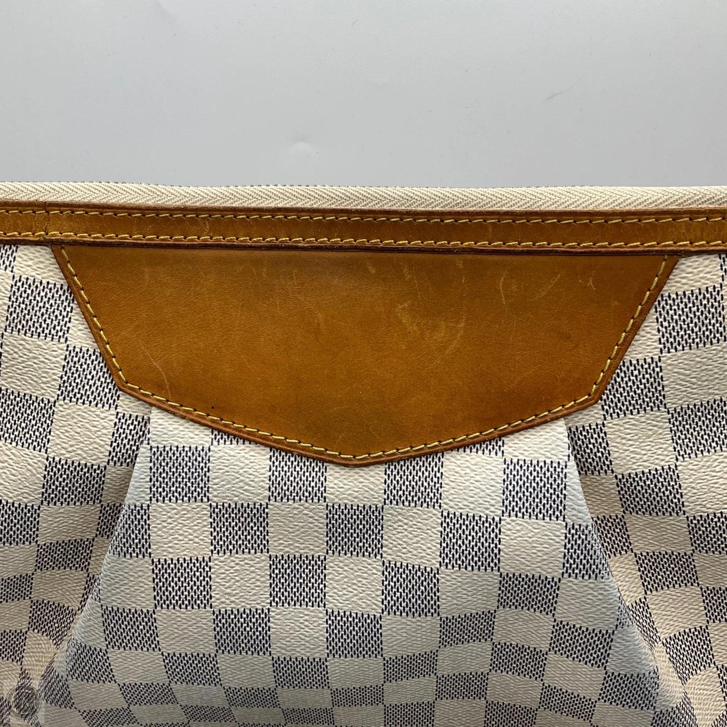 Crossbody Luxury Designer By Louis Vuitton, Size: Large