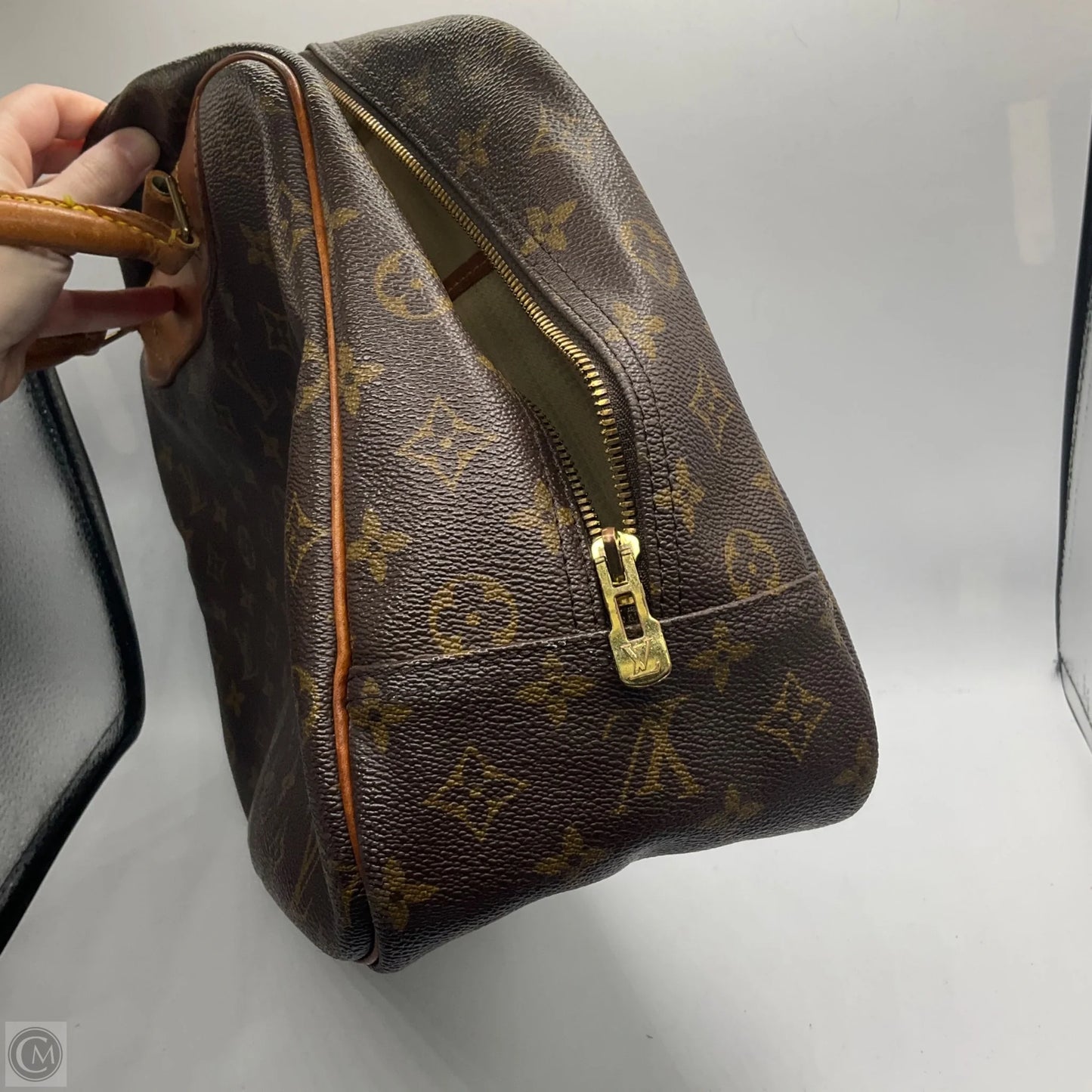 Handbag Luxury Designer By Louis Vuitton, Size: Medium