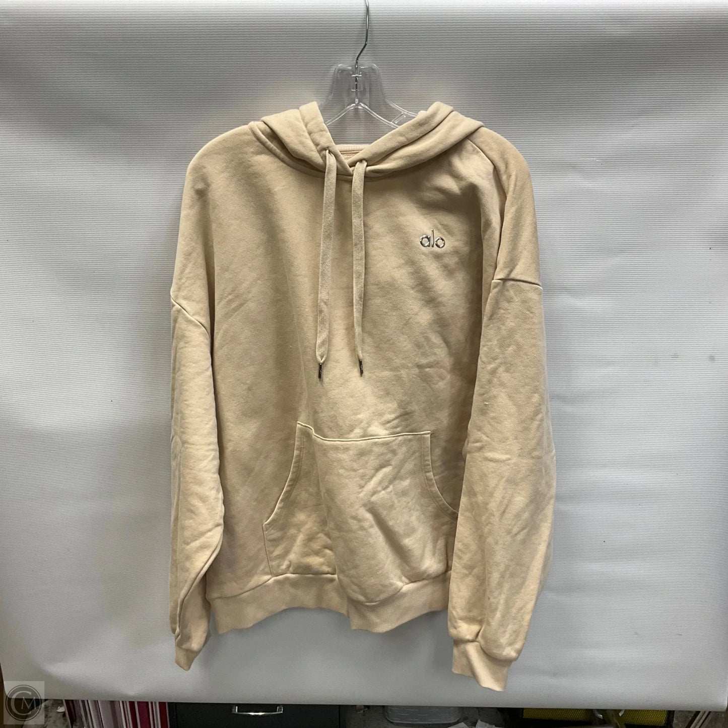 Sweatshirt Hoodie By Alo In Cream, Size: M