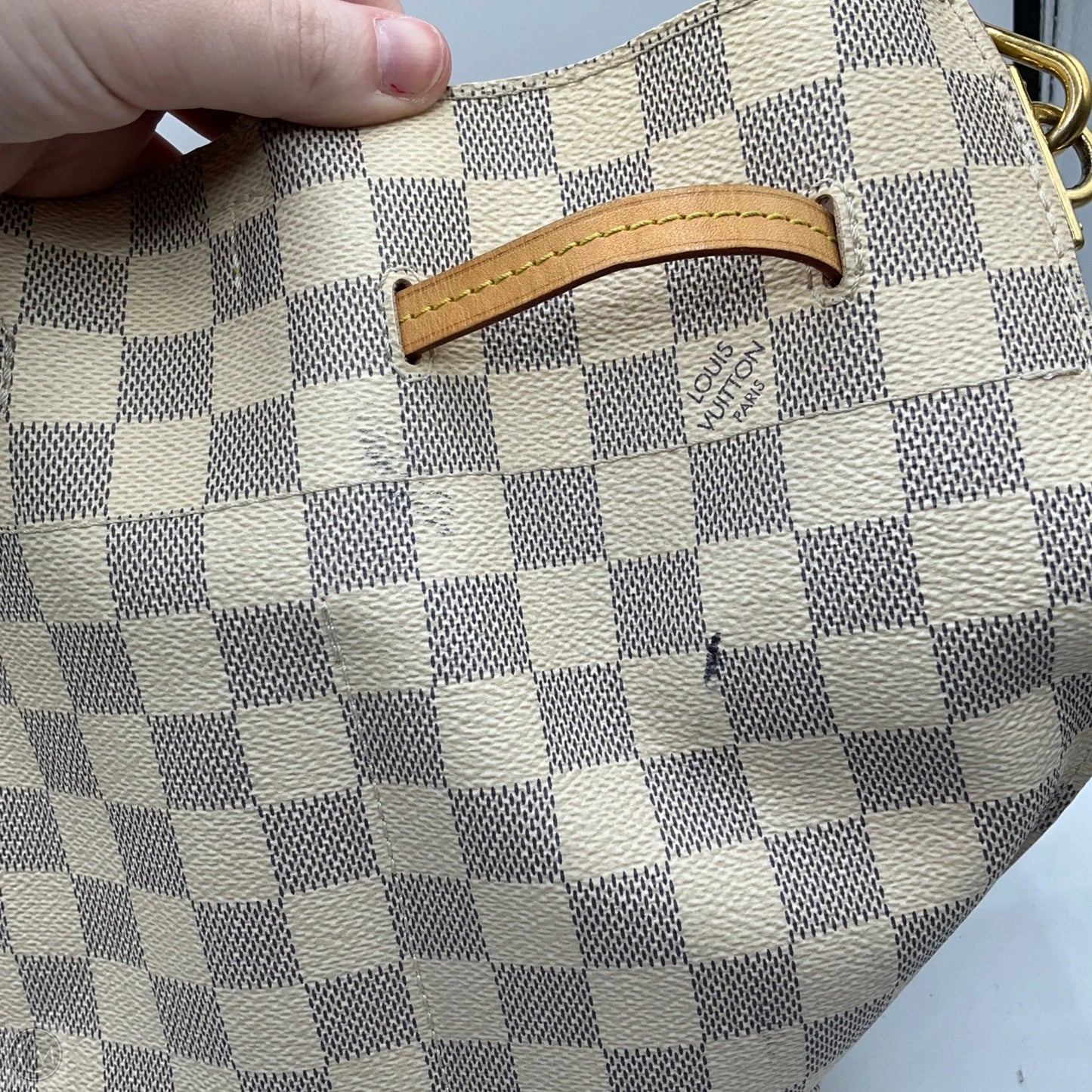 Handbag Luxury Designer By Louis Vuitton, Size: Medium