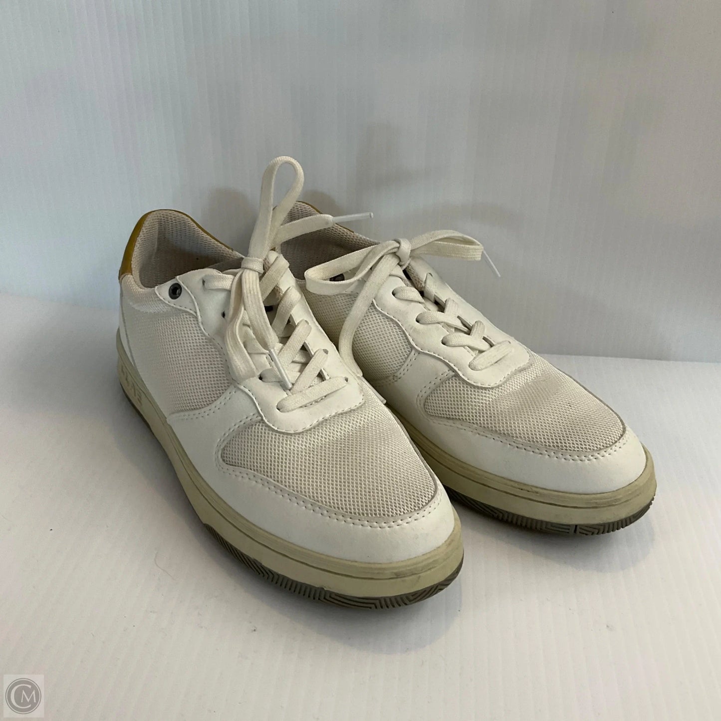Shoes Sneakers By Vuori In White & Yellow, Size: 5.5