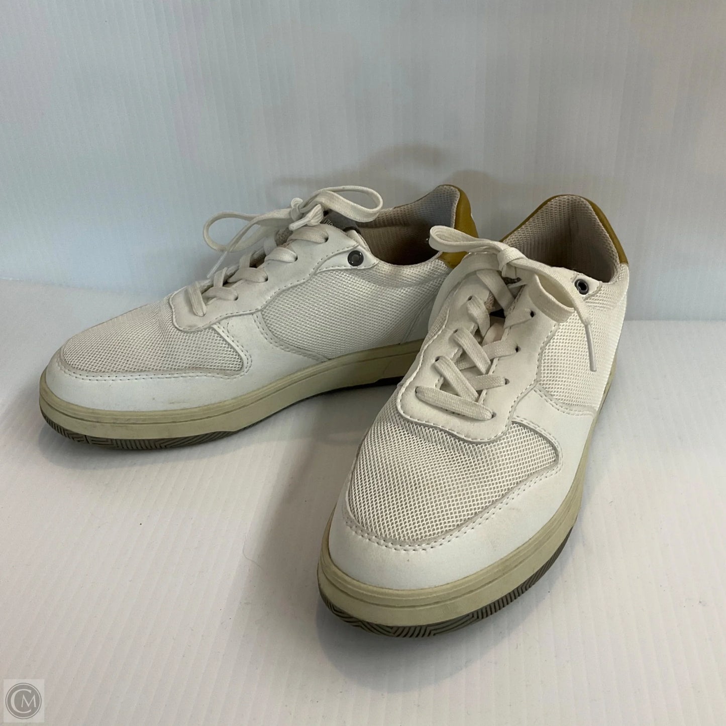 Shoes Sneakers By Vuori In White & Yellow, Size: 5.5
