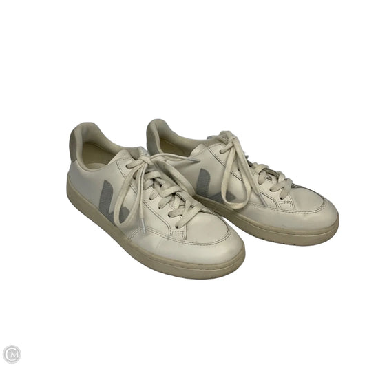 Shoes Sneakers By Veja In White, Size: 9