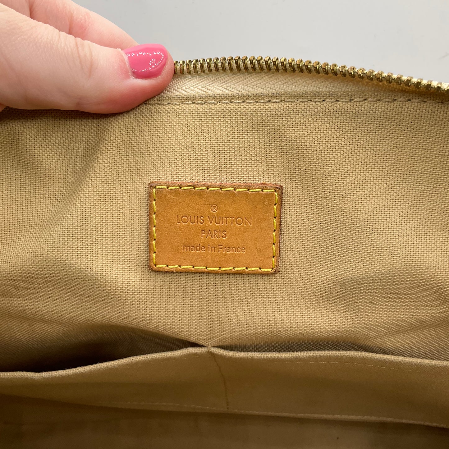 Crossbody Luxury Designer By Louis Vuitton, Size: Large