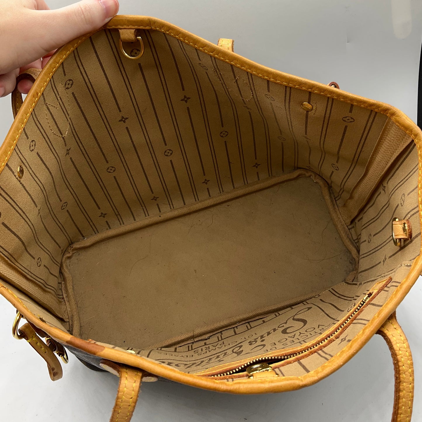 Handbag Luxury Designer By Louis Vuitton, Size: Small