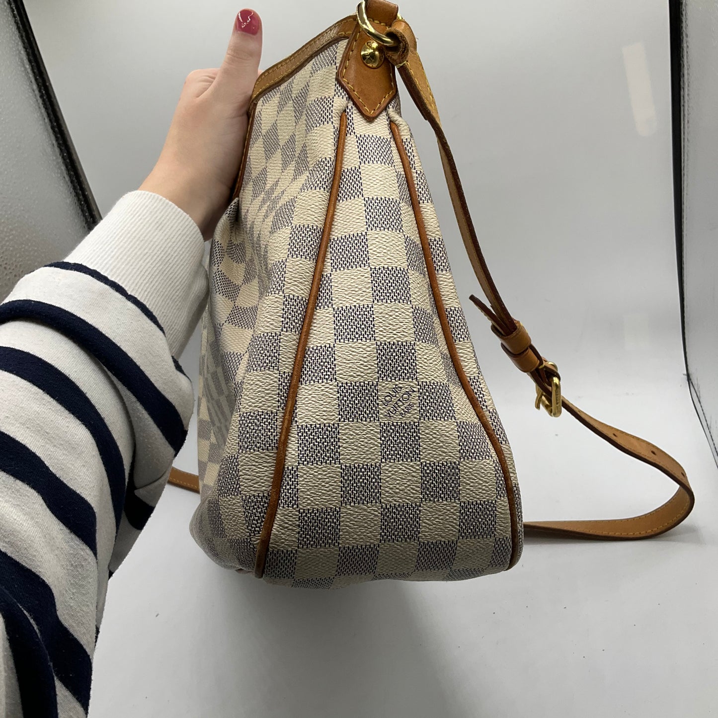 Crossbody Luxury Designer By Louis Vuitton, Size: Large