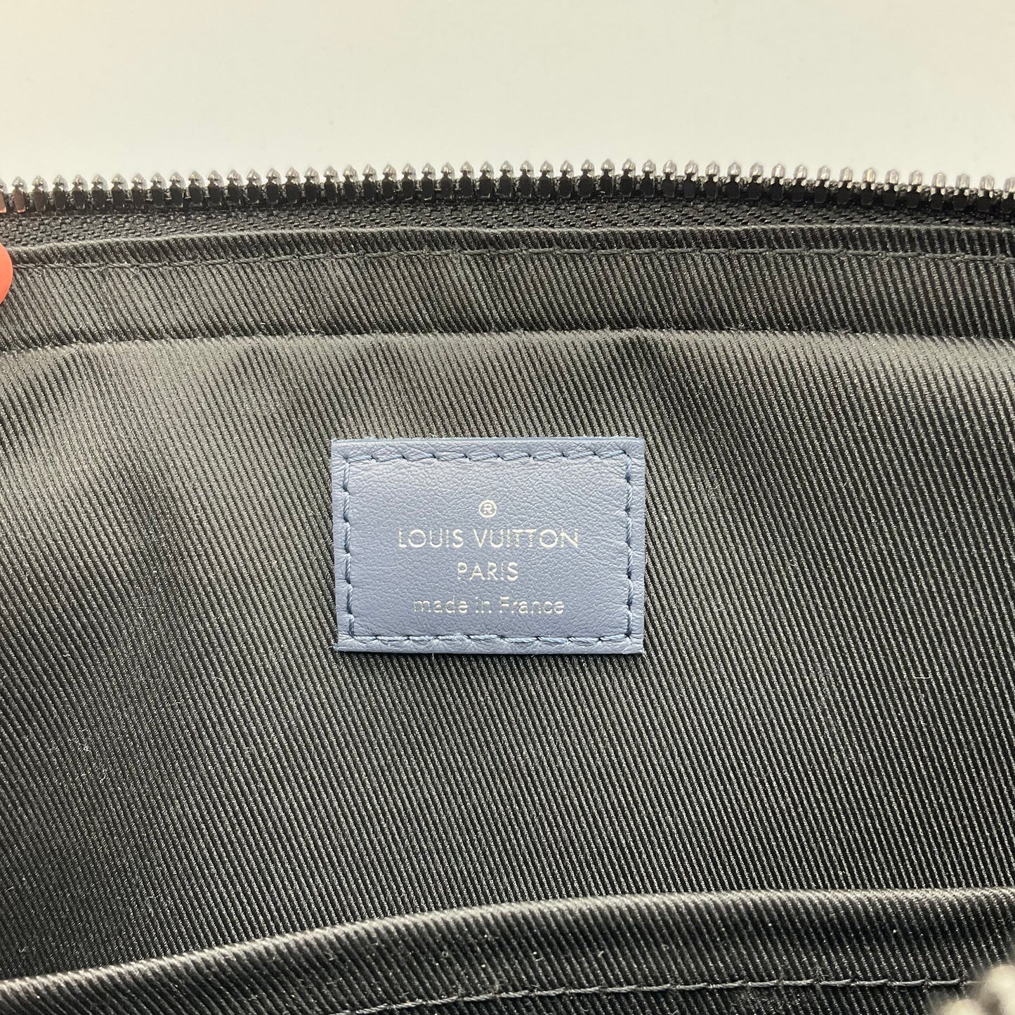 Crossbody Luxury Designer By Louis Vuitton, Size: Medium