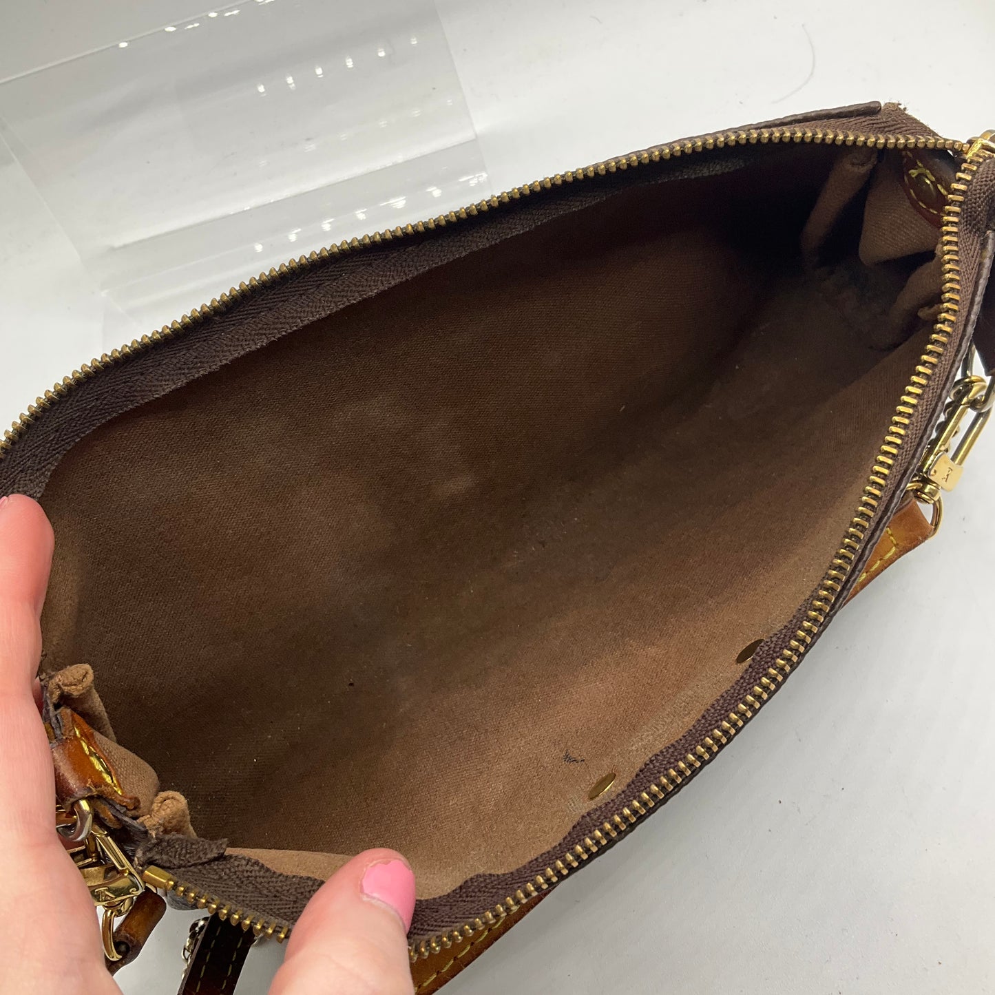 Crossbody Luxury Designer By Louis Vuitton, Size: Small