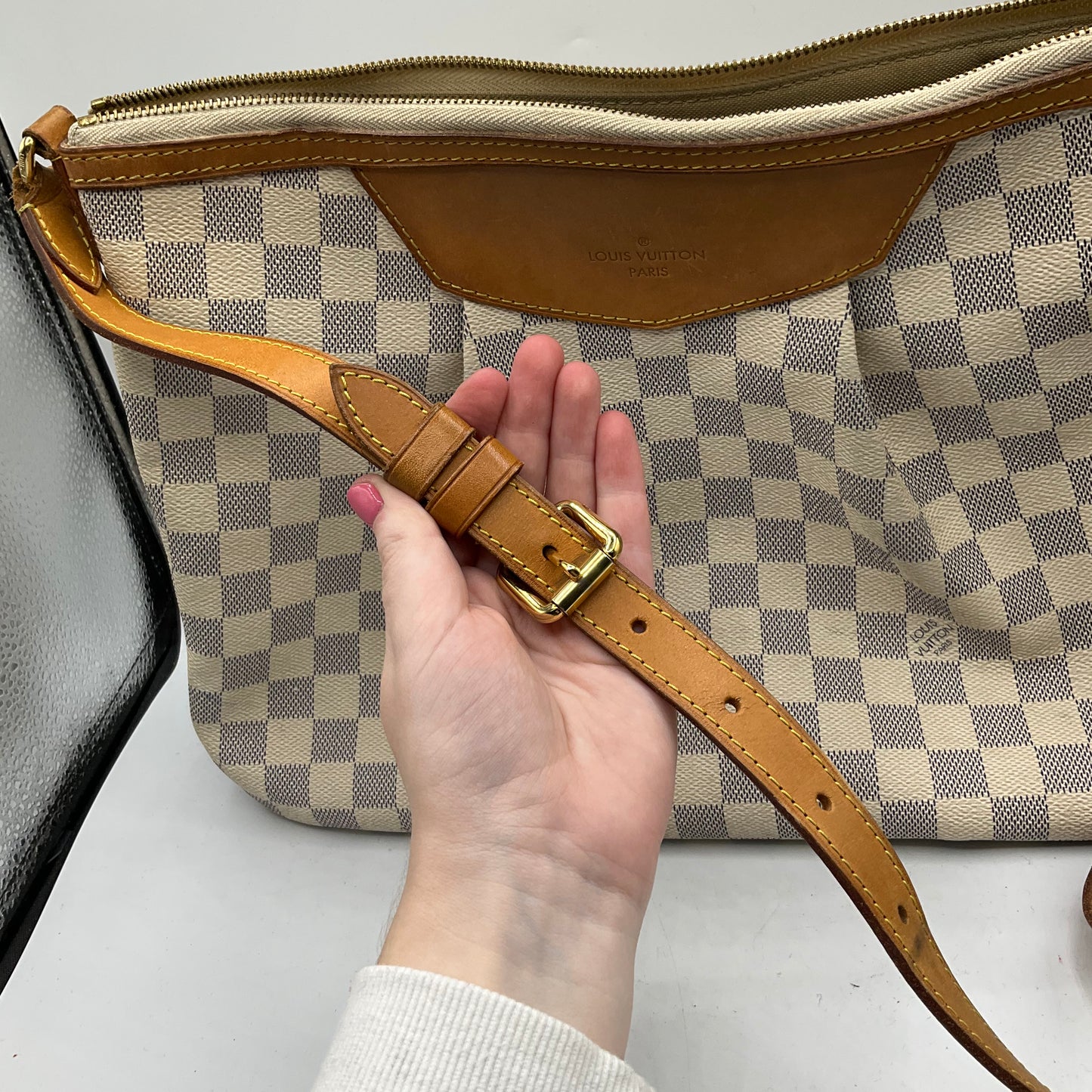 Crossbody Luxury Designer By Louis Vuitton, Size: Large