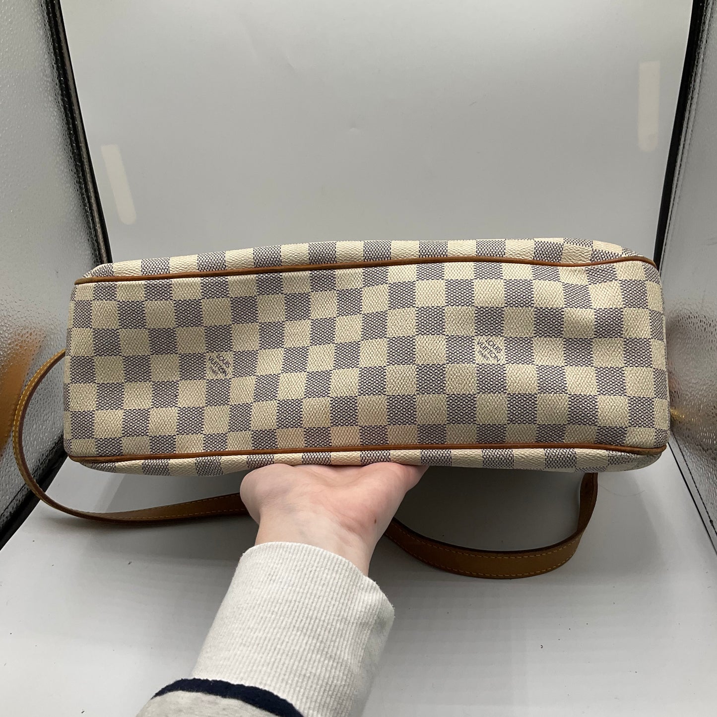 Crossbody Luxury Designer By Louis Vuitton, Size: Large