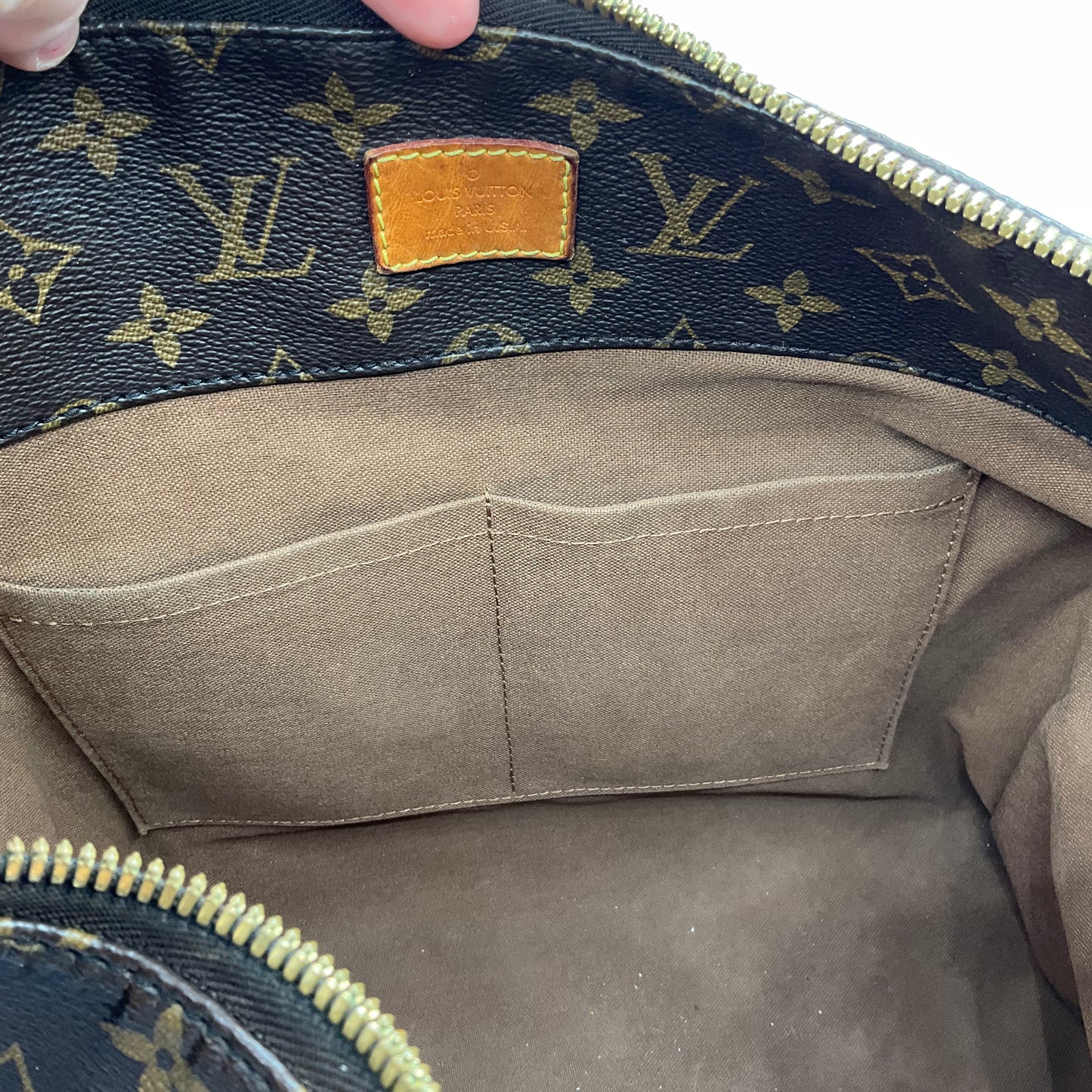 Handbag Luxury Designer By Louis Vuitton, Size: Large