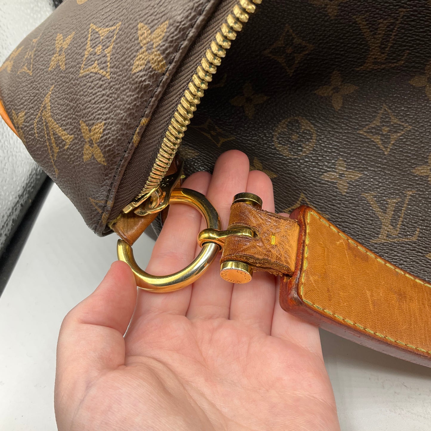 Handbag Luxury Designer By Louis Vuitton, Size: Large