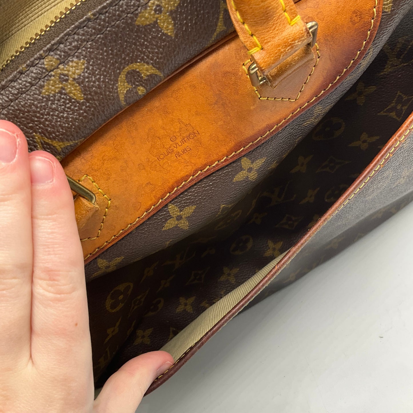 Handbag Luxury Designer By Louis Vuitton, Size: Medium