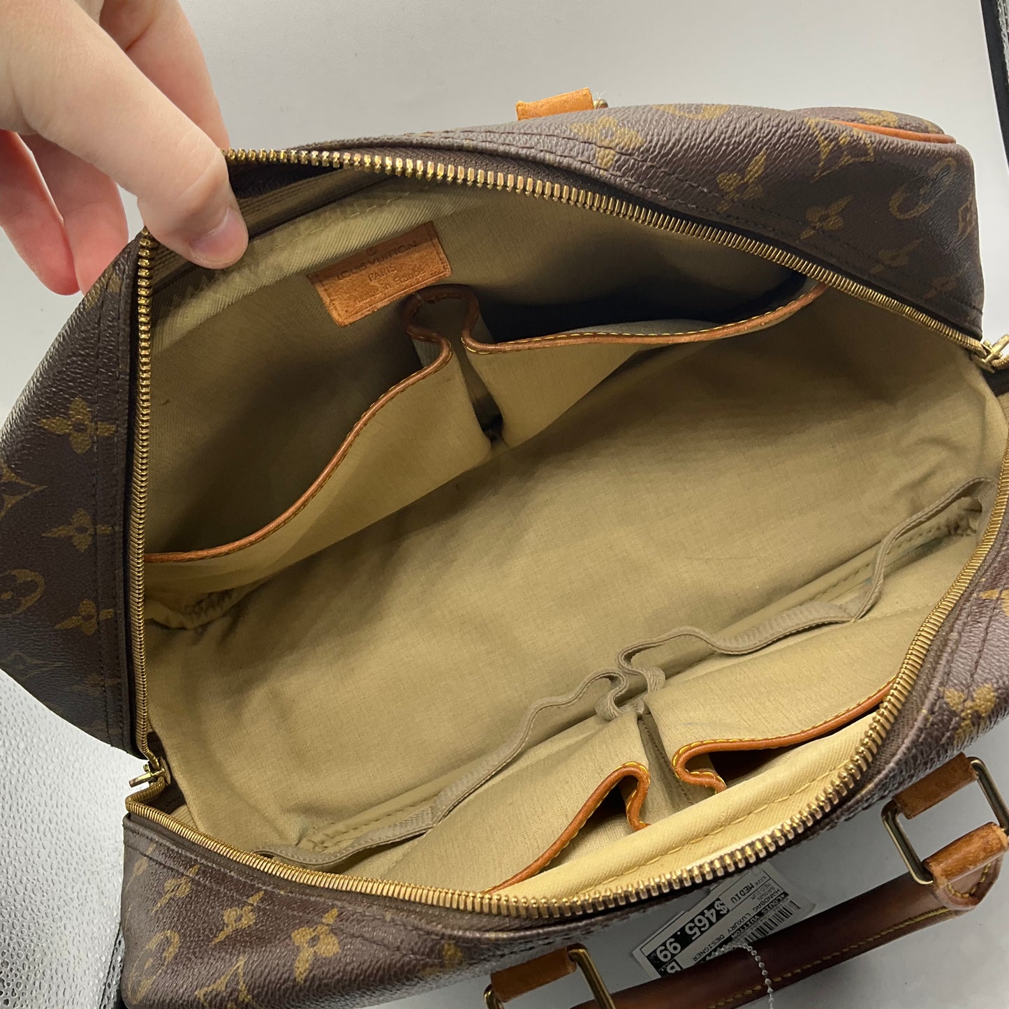 Handbag Luxury Designer By Louis Vuitton, Size: Medium