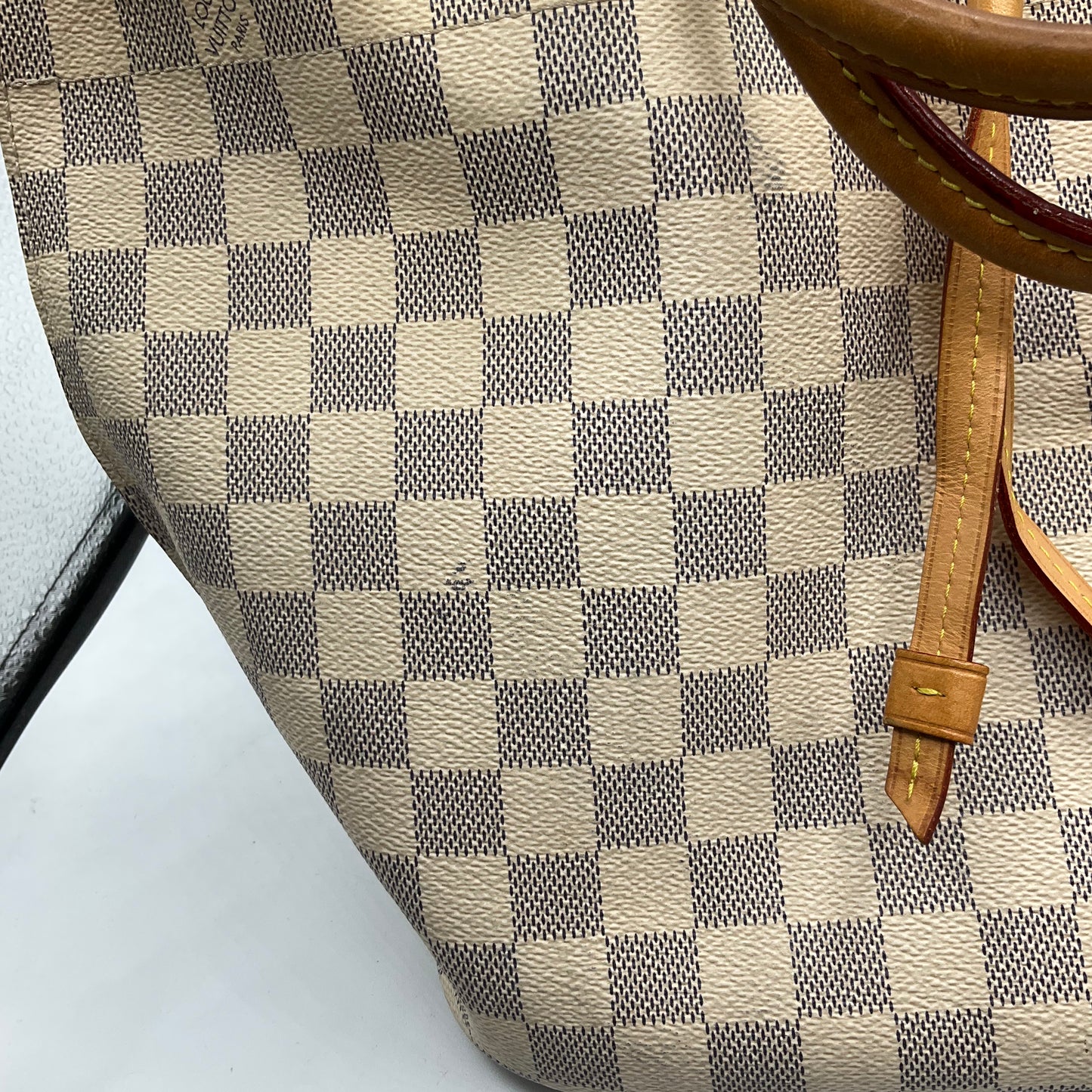 Handbag Luxury Designer By Louis Vuitton, Size: Medium