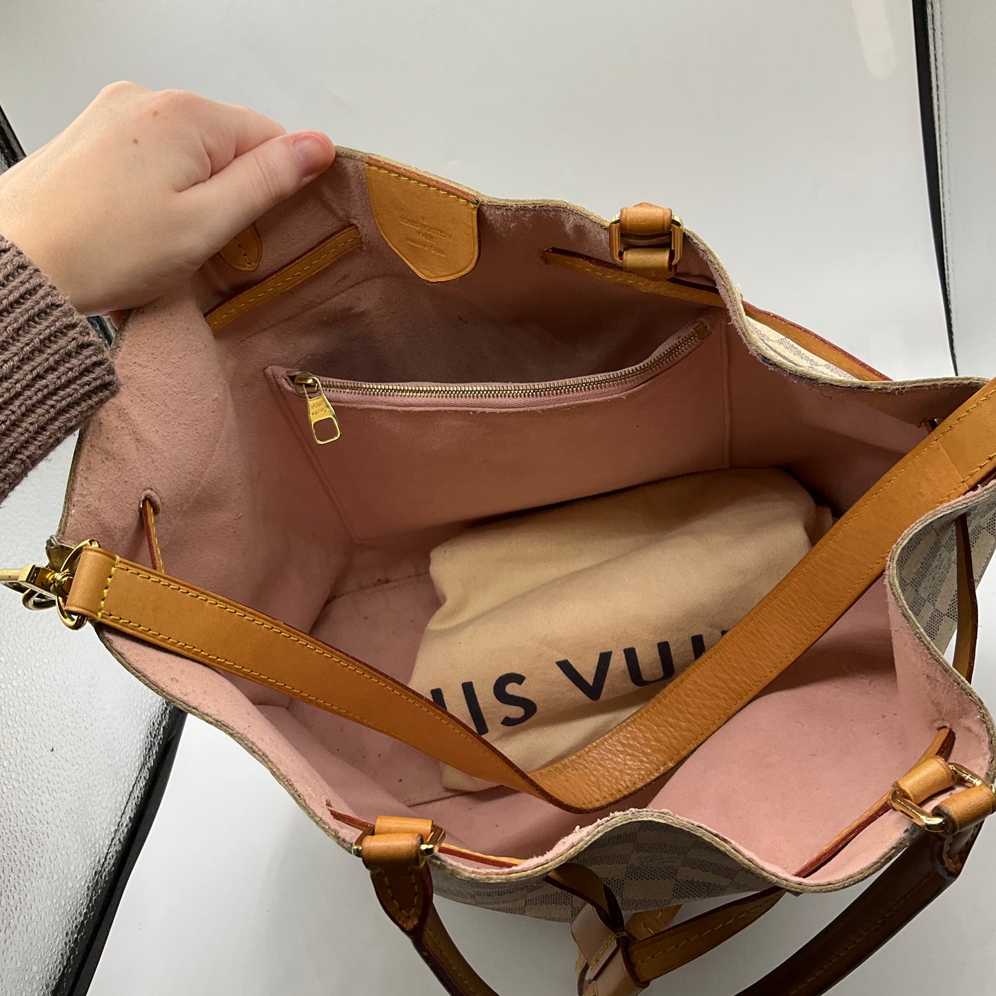 Handbag Luxury Designer By Louis Vuitton, Size: Medium